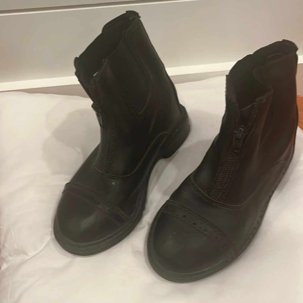 Tuff rider riding boots , used but good condition.